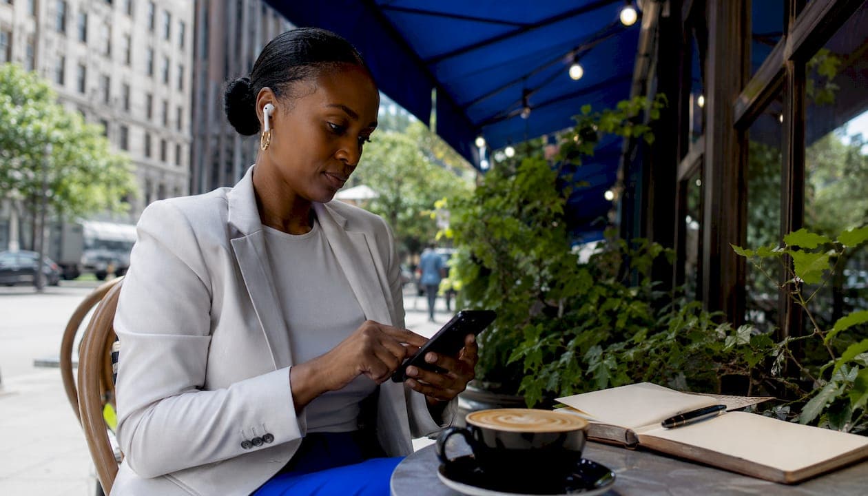 LinkedIn Voice Messages: Stand Out and Get Replies